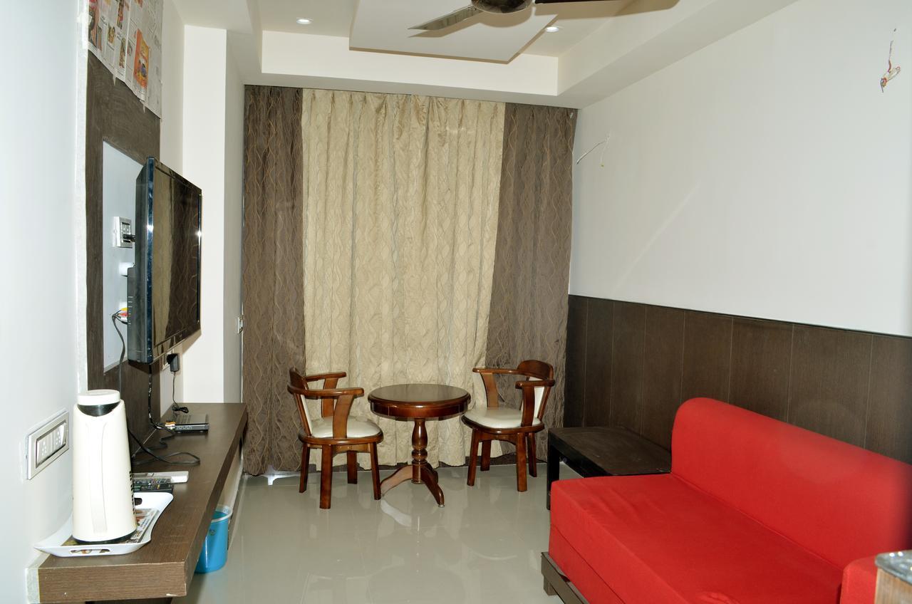 Hotel Surya Раджамандри Экстерьер фото