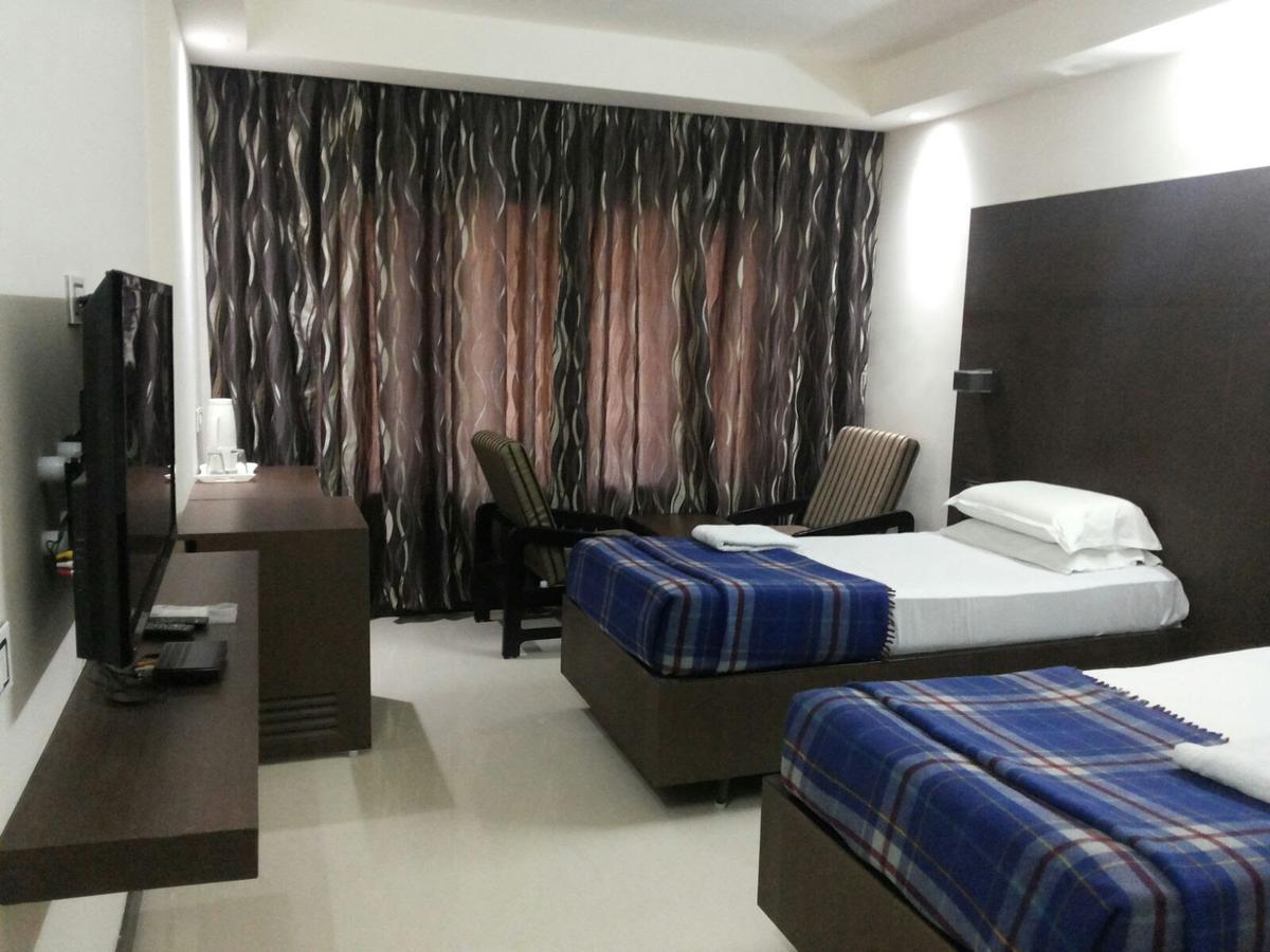 Hotel Surya Раджамандри Экстерьер фото