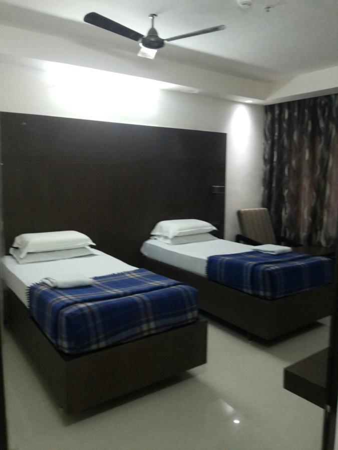 Hotel Surya Раджамандри Экстерьер фото