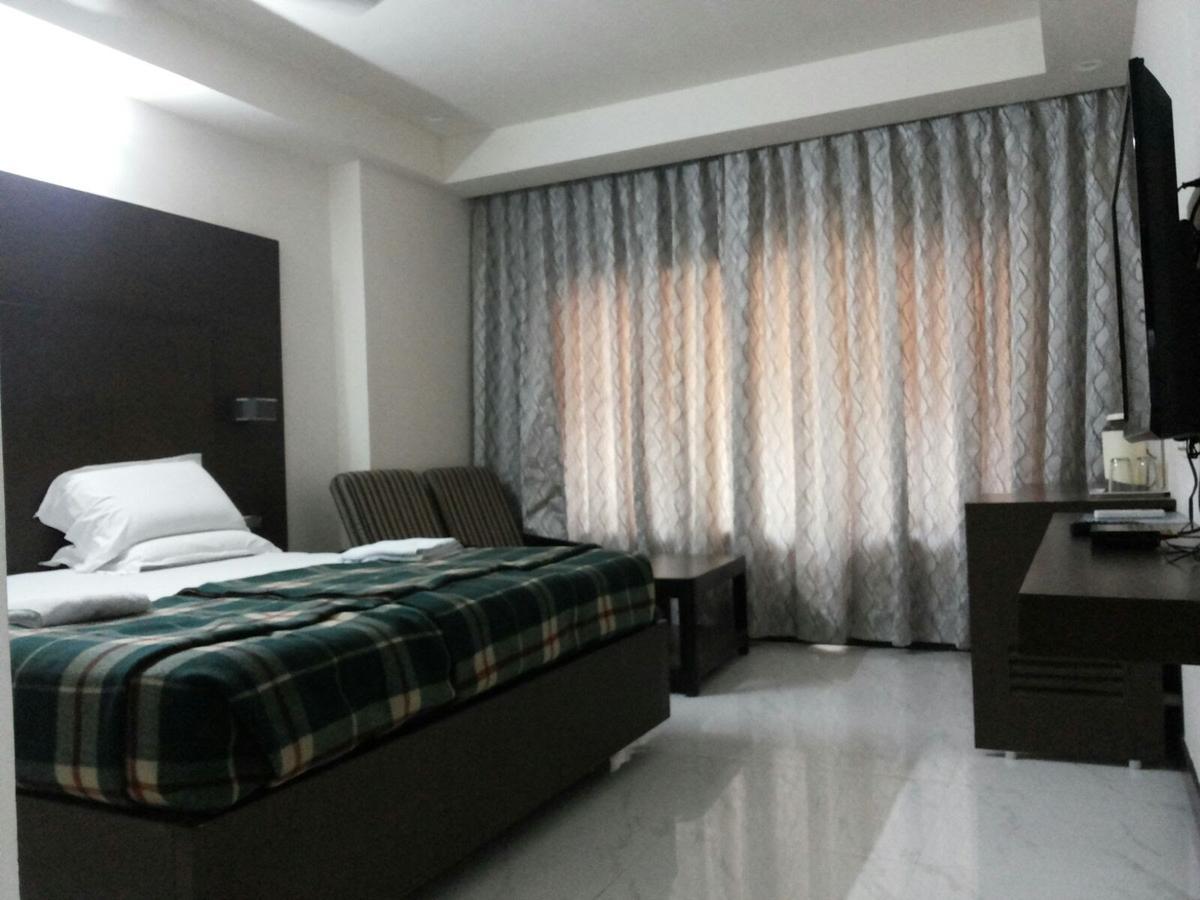 Hotel Surya Раджамандри Экстерьер фото