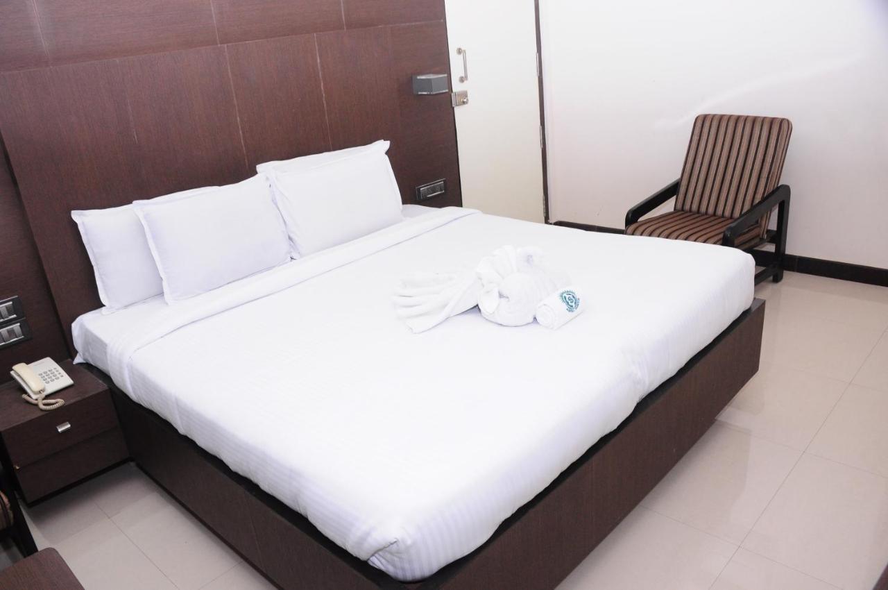 Hotel Surya Раджамандри Экстерьер фото