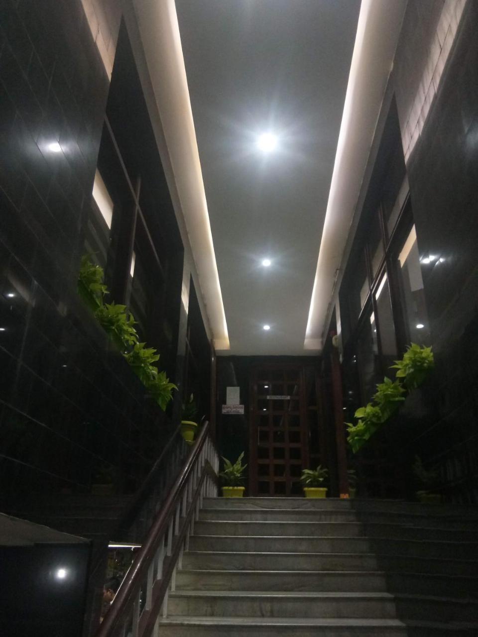 Hotel Surya Раджамандри Экстерьер фото
