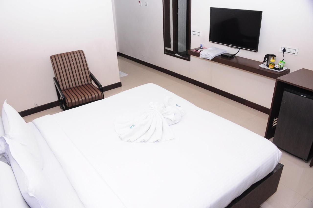 Hotel Surya Раджамандри Экстерьер фото
